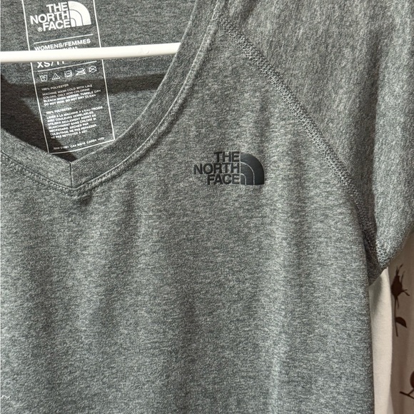 The North Face Women’s Extra Small V Neck Gray Short Sleeve Top Shirt - Picture 2 of 3